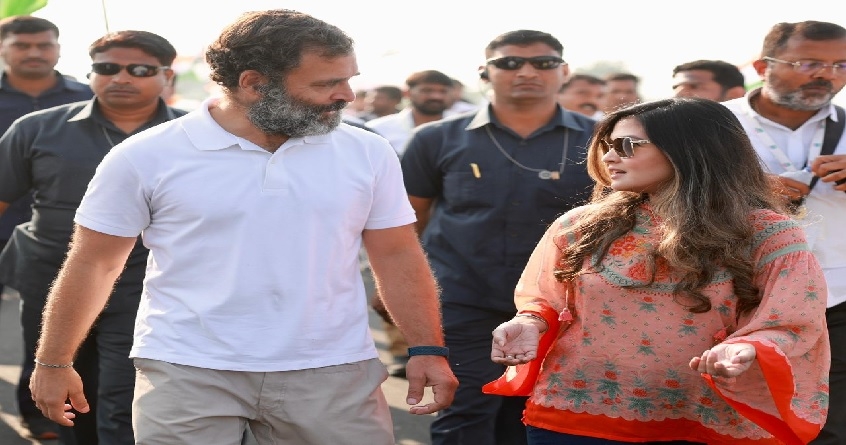 Actress Riya Sen Join Rahul Gandhi's Bharat Jodo Yatra in Maharashtra