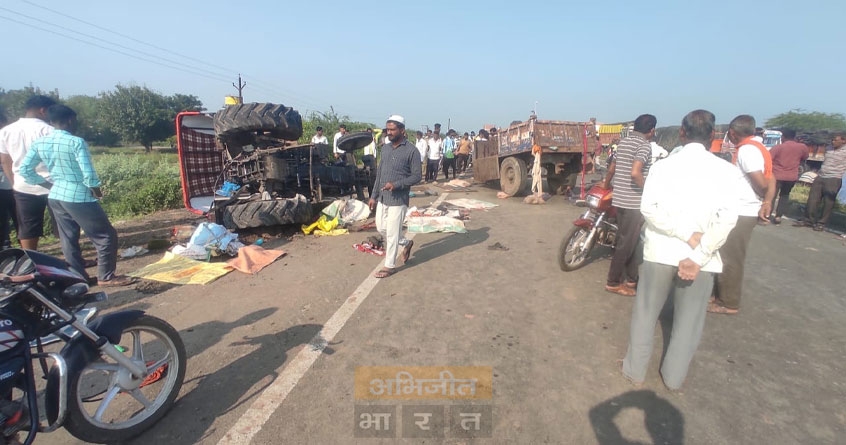 Road accident in Buldhana three died