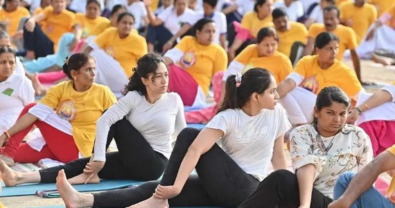 International Yoga Day Special : देश दुनिया में उत्साह के साथ मनाया गया योग दिवस, देखिए कुछ झलकियां