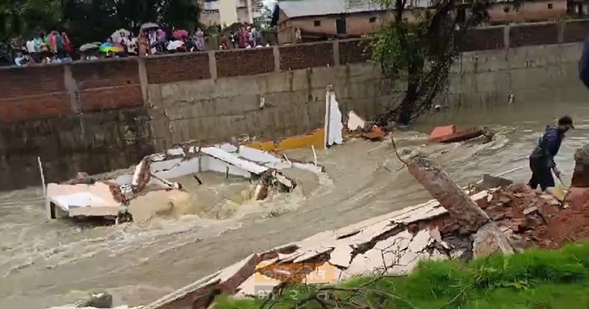 House collapses due to heavy rain